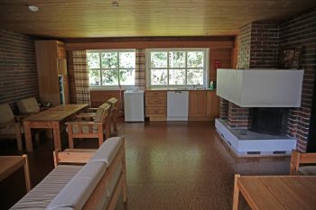 Koselig stove med peis på Nesholmen