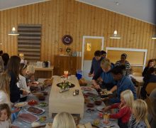 Uteaktivitet ved Nesholmen med born